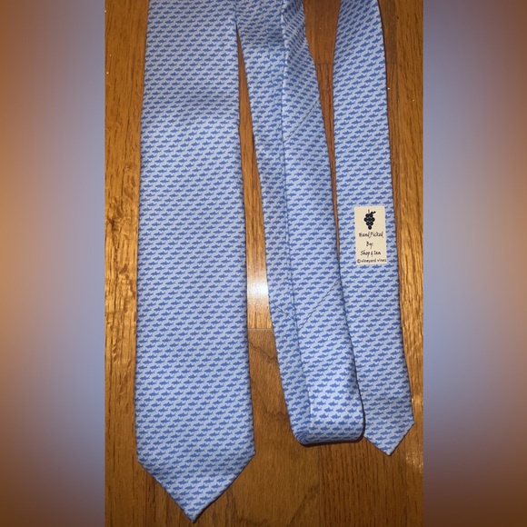 Vineyard Vines Blue Shark Tie NWOT perfect condition - Picture 2 of 4